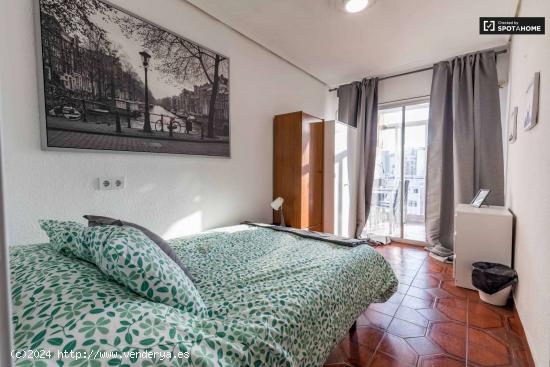  Elegante habitación en alquiler en apartamento de 5 dormitorios, Benimaclet - VALENCIA 