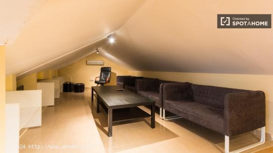 Se alquila habitación tranquila a estudiantes en piso de 15 habitaciones en Salamanca - MADRID