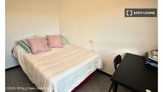 Se alquilan habitaciones en piso de 4 habitaciones en Ciutat Universitaria - VALENCIA