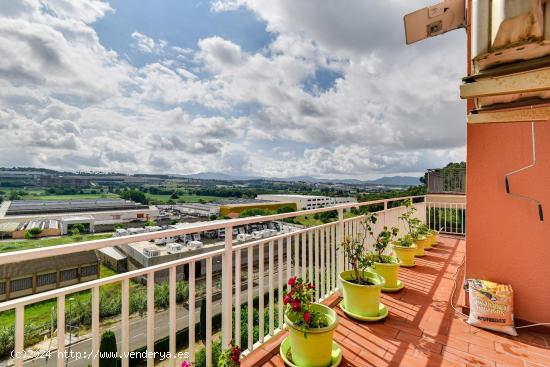 Exclusivo ático de 3 dormitorios en Lliçà d'amunt con terraza y vistas panorámicas - BARCELONA 