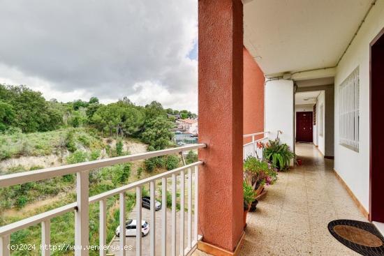 Exclusivo ático de 3 dormitorios en Lliçà d'amunt con terraza y vistas panorámicas - BARCELONA
