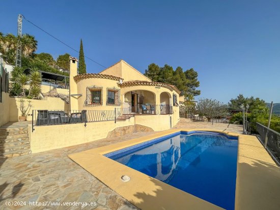Villa en venta en Alcalalí (Alicante)