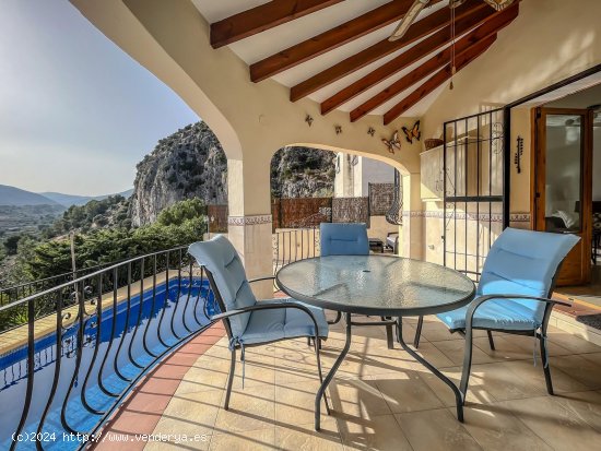 Villa en venta en Alcalalí (Alicante)