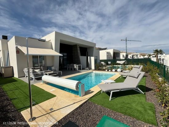 Villa en venta en Algorfa (Alicante)