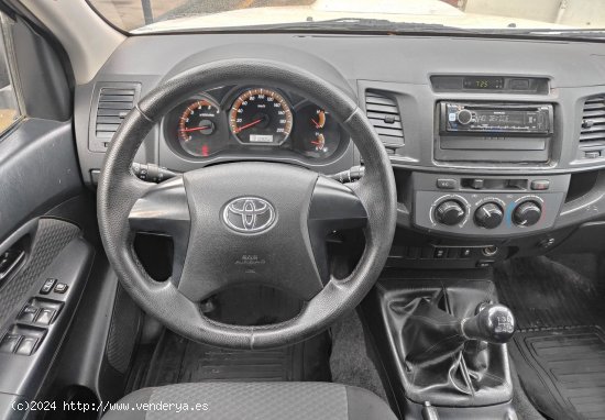 Toyota Hilux 2.5 D-4D  GX   4X4 - Cornella de Terri