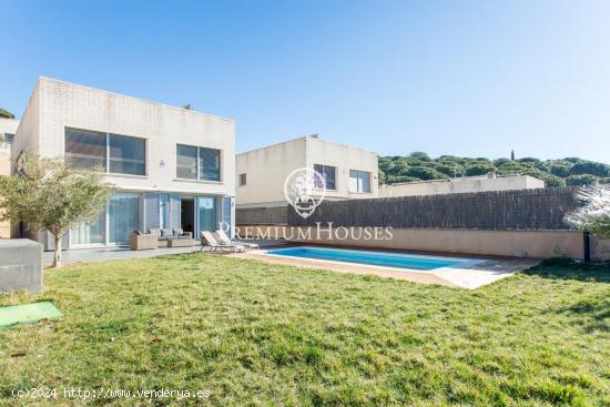 Espectacular Residencia con Piscina y Vistas en Cabrils, Zona Can Valls - BARCELONA