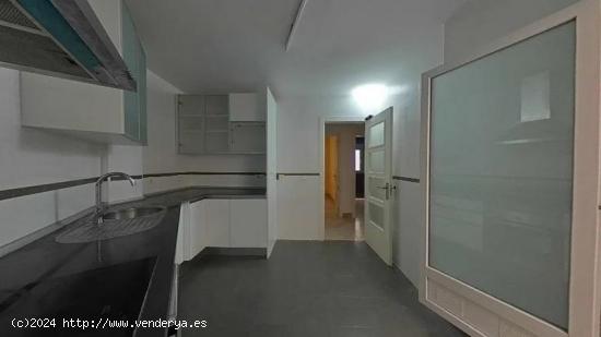 Piso de 3 dormitorios en Residencial Portofino a 2 minutos de la playa - ALMERIA