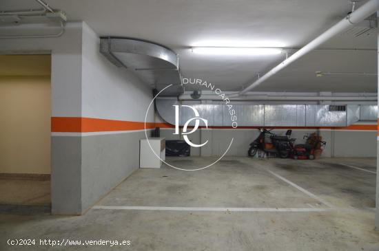 Parking para coche y 6 plazas de moto en venta - BARCELONA