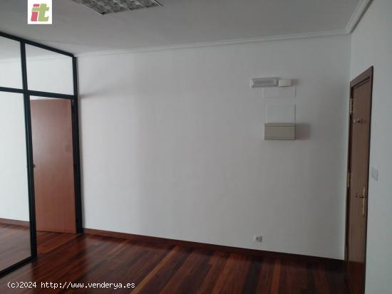 Oficina en edifcio de oficinas, de 36 m2 separada en dos estancias - VIZCAYA