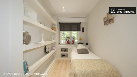 Habitación luminosa en alquiler en apartamento de 2 dormitorios en Pedralbes - BARCELONA