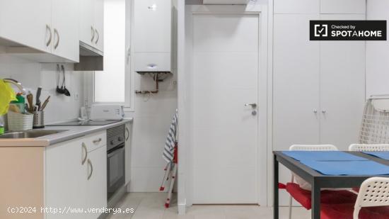 Habitaciones en apartamento de 3 dormitorios en Chamberí - MADRID