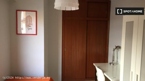 Alquiler de habitaciones para estudiantes en piso de 4 habitaciones en Alicante - ALICANTE