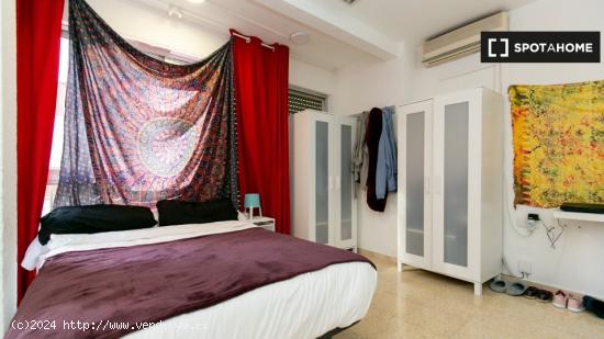Alquiler de habitaciones en piso de 6 habitaciones en Granada - GRANADA