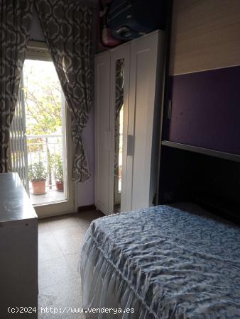 Habitaciones en apartamento de 3 habitaciones en Barcelona - BARCELONA