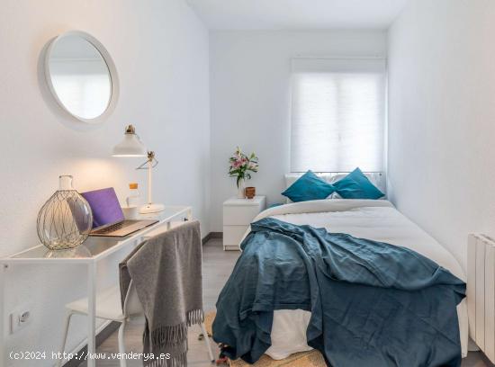  Alquiler de habitaciones en piso de 4 dormitorios en Berruguete, Madrid - MADRID 