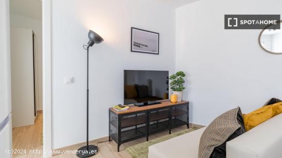 Habitaciones en apartamento de 4 habitaciones en Madrid - MADRID