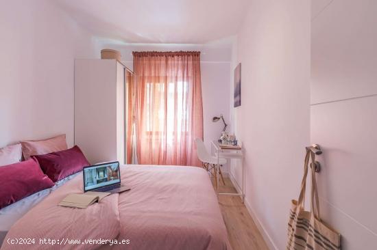  Habitaciones para alquilar en apartamento de 5 dormitorios en Madrid - MADRID 