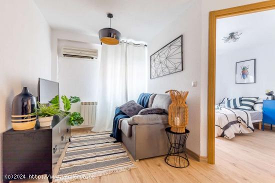  Piso de 4 Dormitorios en Alquiler en Madrid - MADRID 