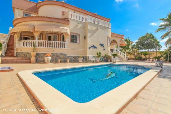 Villa en Ciudad Quesada con piscina - ALICANTE