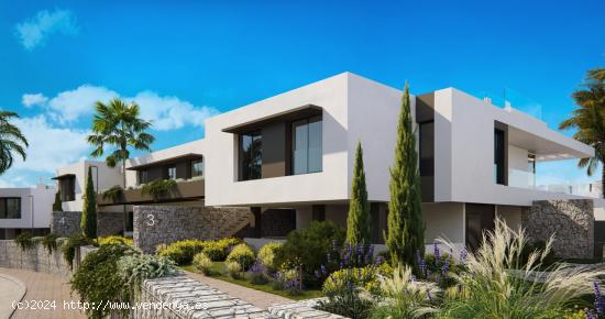 Villa independiente de lujo con 4 dormitorios vistas al mar en Marbella Este. - MALAGA
