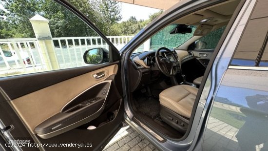 Hyundai Grand Santa Fe Style brown de 2016 con 196.000 Km por 19.000 EUR. en Malaga