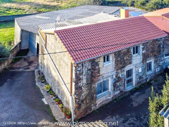 ¡¡Casa de piedra para reformar con terreno: ¡Un proyecto único en Coristanco por tan solo 74.900