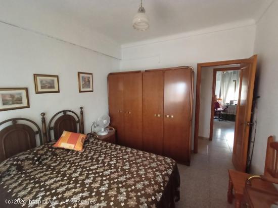 VIVIENDA SOBRE ALMACÉN EN EJIDO CENTRO (EL EJIDO-ALMERÍA) - ALMERIA