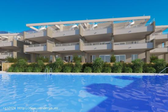 Ático de 3 dormitorios y 2 baños con terraza, solarium y vistas al Golf. Estepona Golf - MALAGA