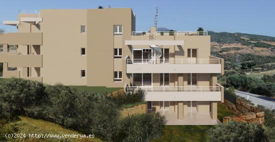 Apartamento de 2 dormitorios y 2 baños con terraza, vistas al Golf. Estepona Golf - MALAGA