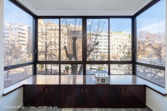 Magnifico piso u oficina en pleno centro de Granada. - GRANADA