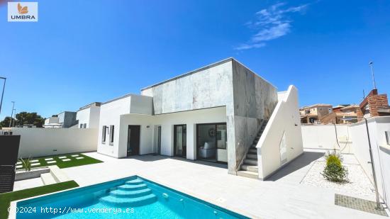 Villa con piscina propia en Pinar de Campoverde - ALICANTE