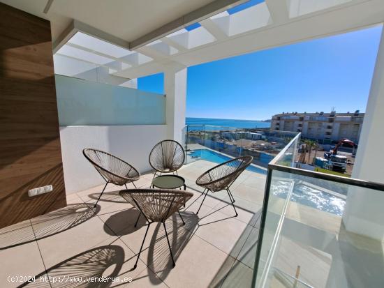 Impresionante apartamento en primera linea de playa de Denia - ALICANTE