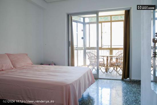 Habitación privada con terraza privada en apartamento de 6 habitaciones, La Saïdia - Sólo mujeres