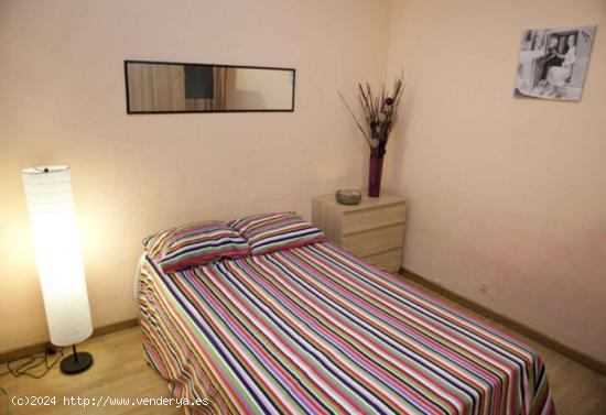  Se alquila habitación con cómoda en piso compartido en Poblenou - BARCELONA 