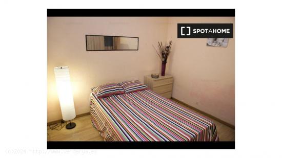 Se alquila habitación con cómoda en piso compartido en Poblenou - BARCELONA