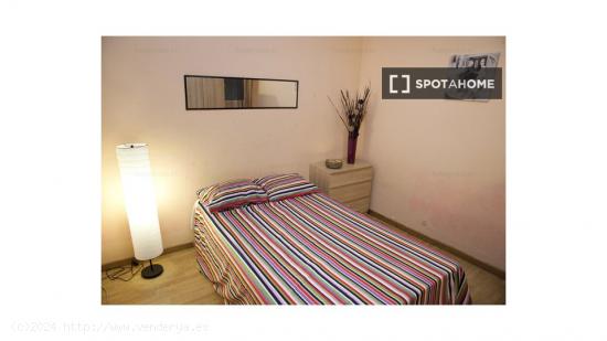 Se alquila habitación con cómoda en piso compartido en Poblenou - BARCELONA