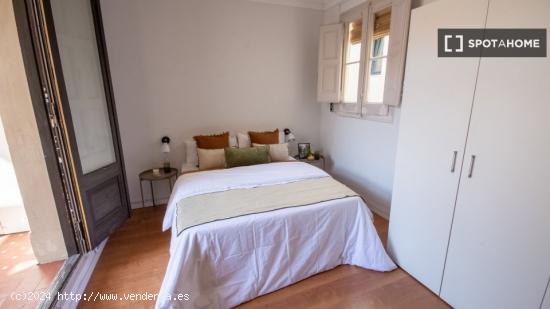 Se alquila habitación en piso de 6 habitaciones en El Farró - BARCELONA