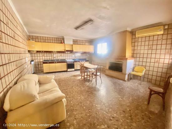 MARAVILLOSA CASA DE 180M2 EN PLANTA BAJA CON GARAJE,TERRAZA, A TAN SOLO 5 MIN DE ORIHUELA ¡VISITELA