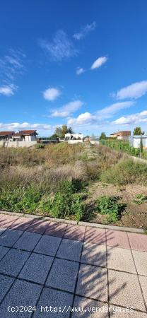 TERRENO CON MUCHAS POSIBILIDADES EN LA URBANIZACIÓN DEL SOTO - VALLADOLID