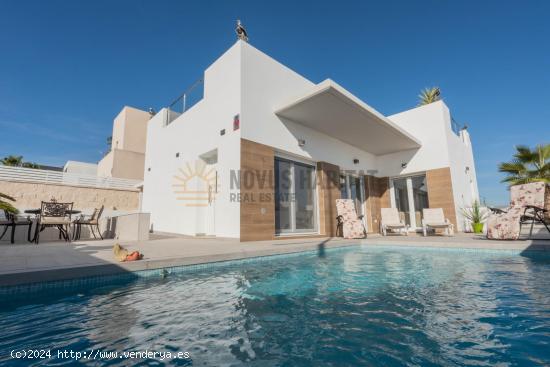 Villa moderna de 2 dormitorios con piscina privada en Benijófar - ALICANTE