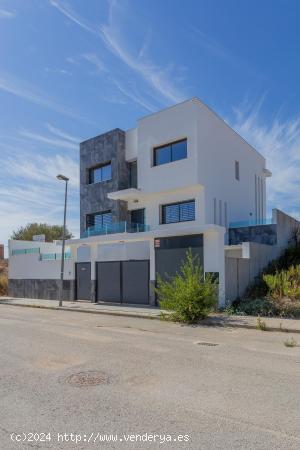 Ponemos a la Venta esta Espectacular casa en la Urbanización los Cortijos ( Atarfe ) - GRANADA