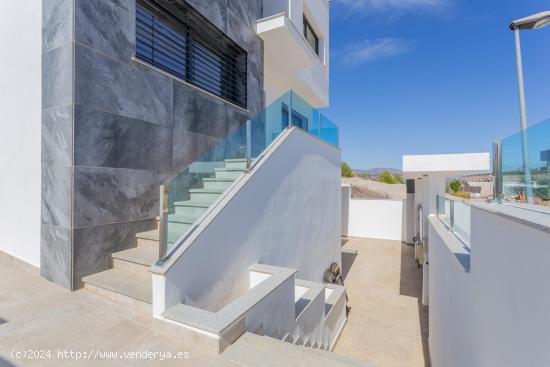 Ponemos a la Venta esta Espectacular casa en la Urbanización los Cortijos ( Atarfe ) - GRANADA