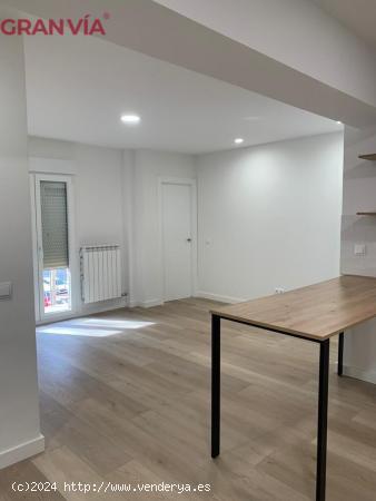 Moderno y Luminoso: Apartamento Reformado con Terraza en el Centro de Logroño - LA RIOJA