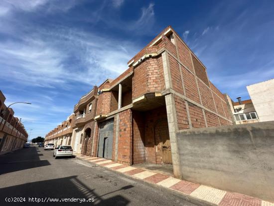 Vivienda Construida Parcialmente en Roquetas de Mar - ALMERIA