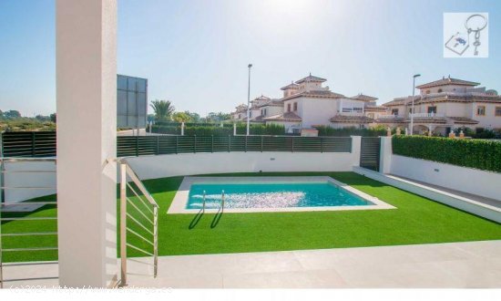 Villa en venta a estrenar en Elche (Alicante)