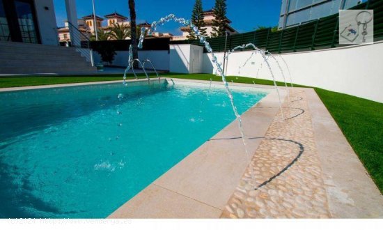Villa en venta a estrenar en Elche (Alicante)