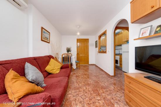 Acogedor apartamento en Torrevieja - ¡A 650 metros de la playa! - ALICANTE
