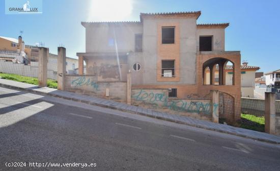 PARCELA CON CASA EN ESTRUCTURA - GRANADA