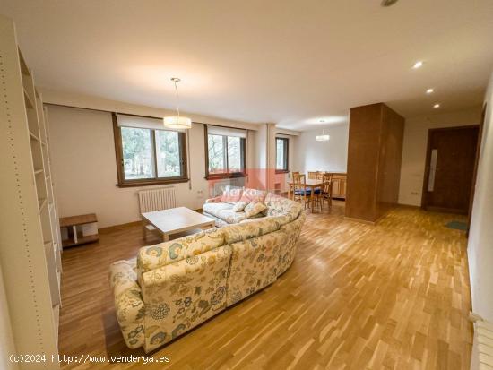 SE VENDE VIVIENDA AMUEBLADA CON VISTAS AL PARQUE DE ROSALÍA DE CASTRO!!! - LUGO