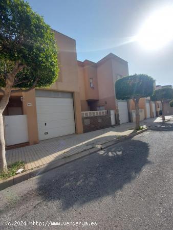 Duplex en venta en Santa María del Águila - ALMERIA